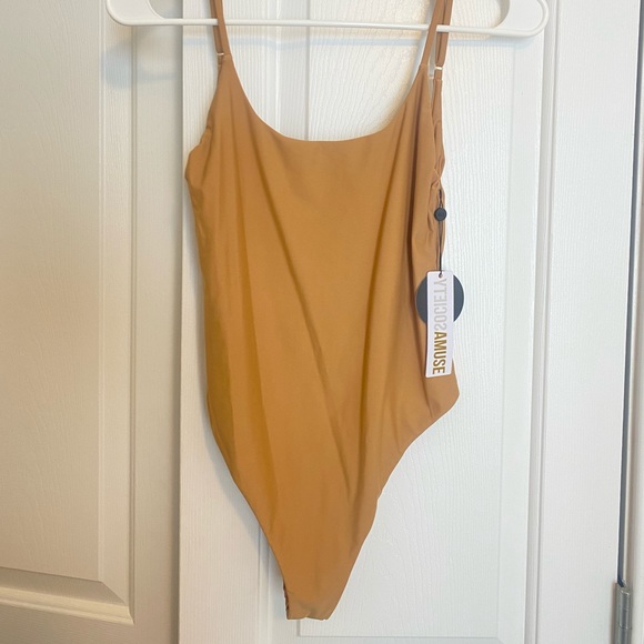AMUSE Solid One Piece - Picture 3 of 4